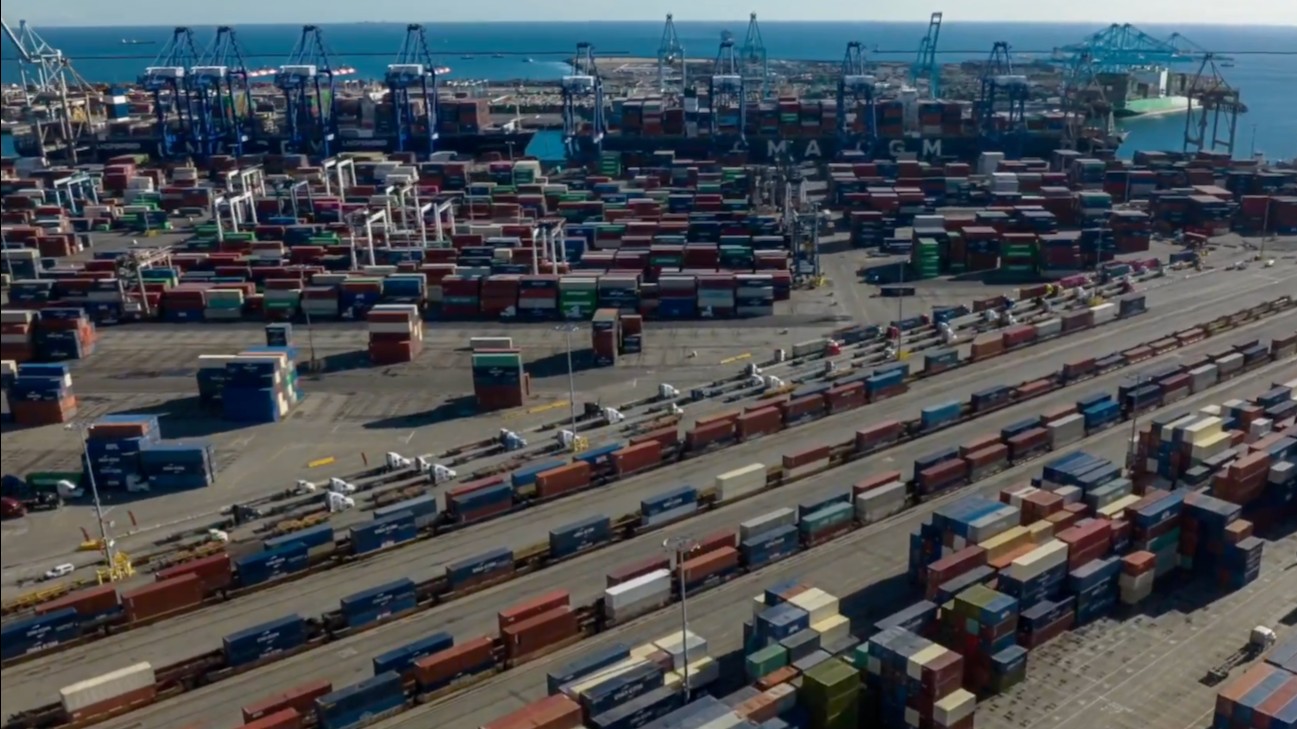 Port of LA Moves 1.42M TEUs in September, Tariffs Cloud Outlook